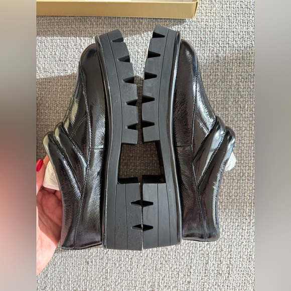 Michael Kors Barton Crackle Patent Slip-On — Black — Size U.S. 8.5 (NOT OUTLET) - Picture 10 of 16